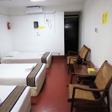 Agga Youth Hotel Янгон Экстерьер фото