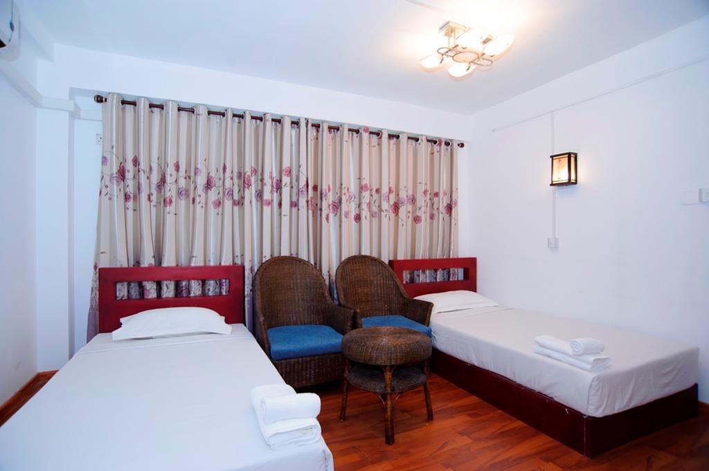 Agga Youth Hotel Янгон Экстерьер фото