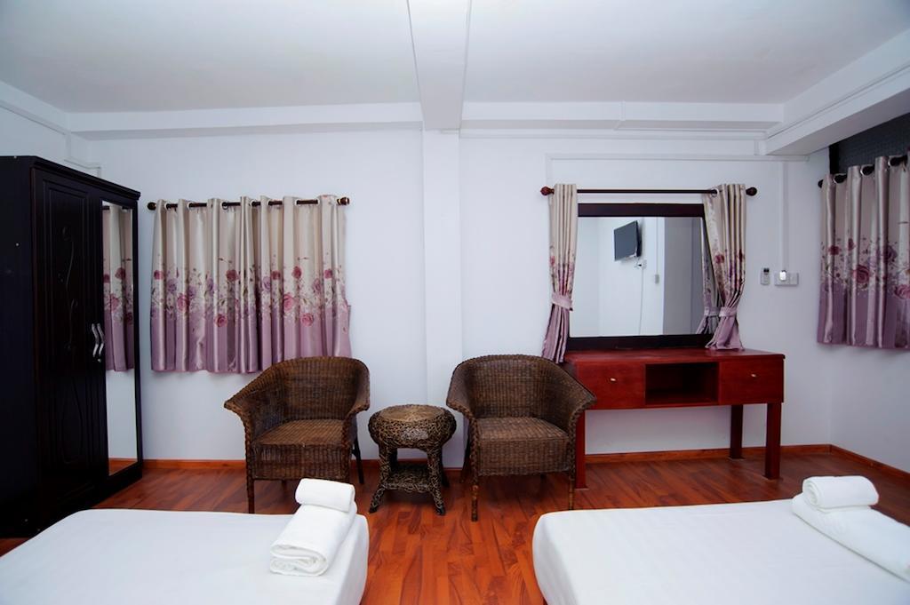 Agga Youth Hotel Янгон Экстерьер фото