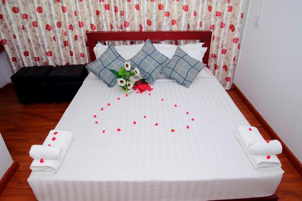 Agga Youth Hotel Янгон Номер фото