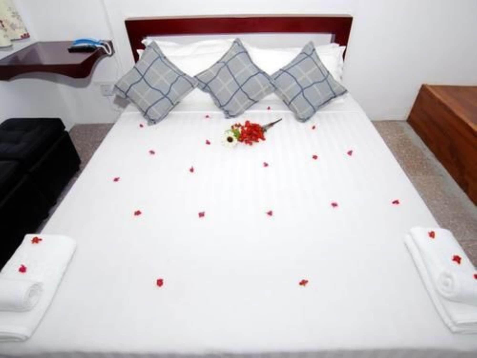 Agga Youth Hotel Янгон Экстерьер фото