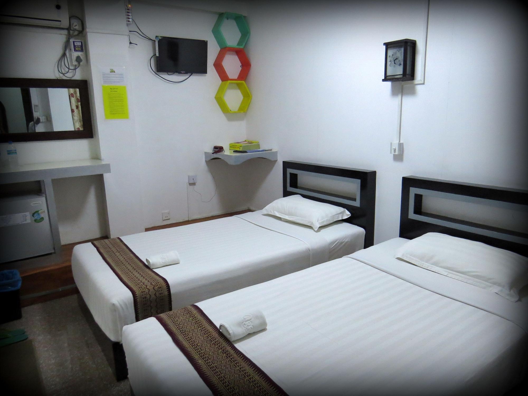 Agga Youth Hotel Янгон Экстерьер фото