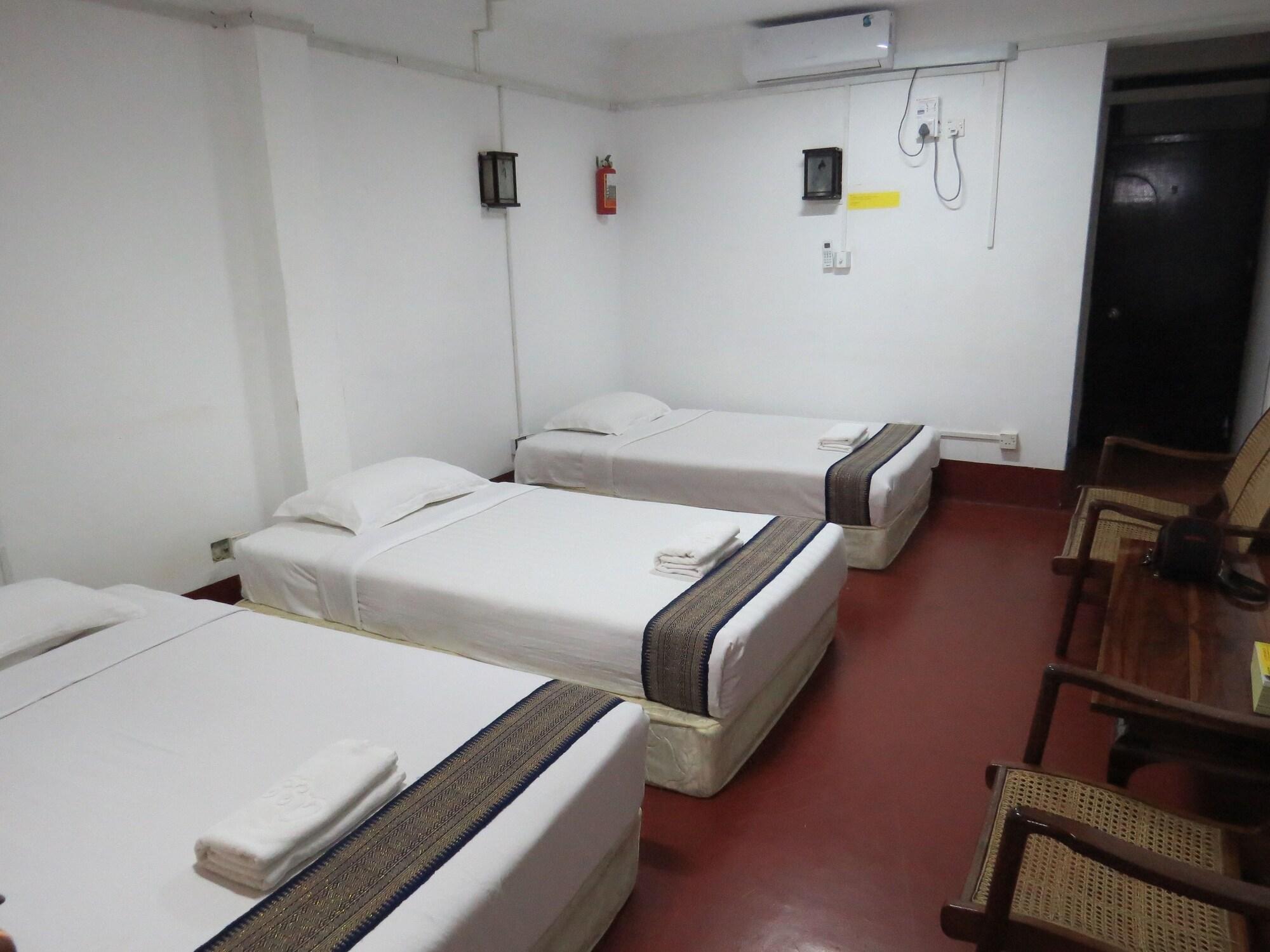 Agga Youth Hotel Янгон Экстерьер фото