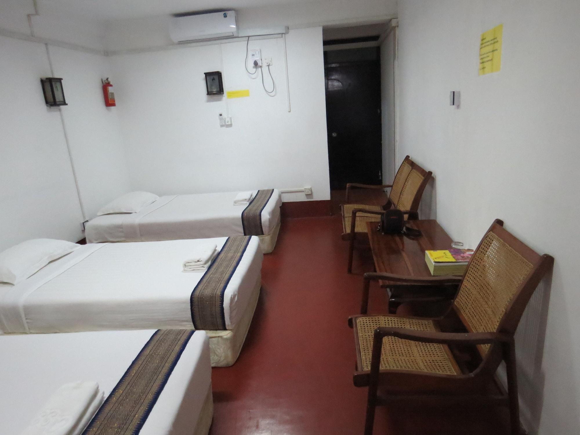 Agga Youth Hotel Янгон Экстерьер фото
