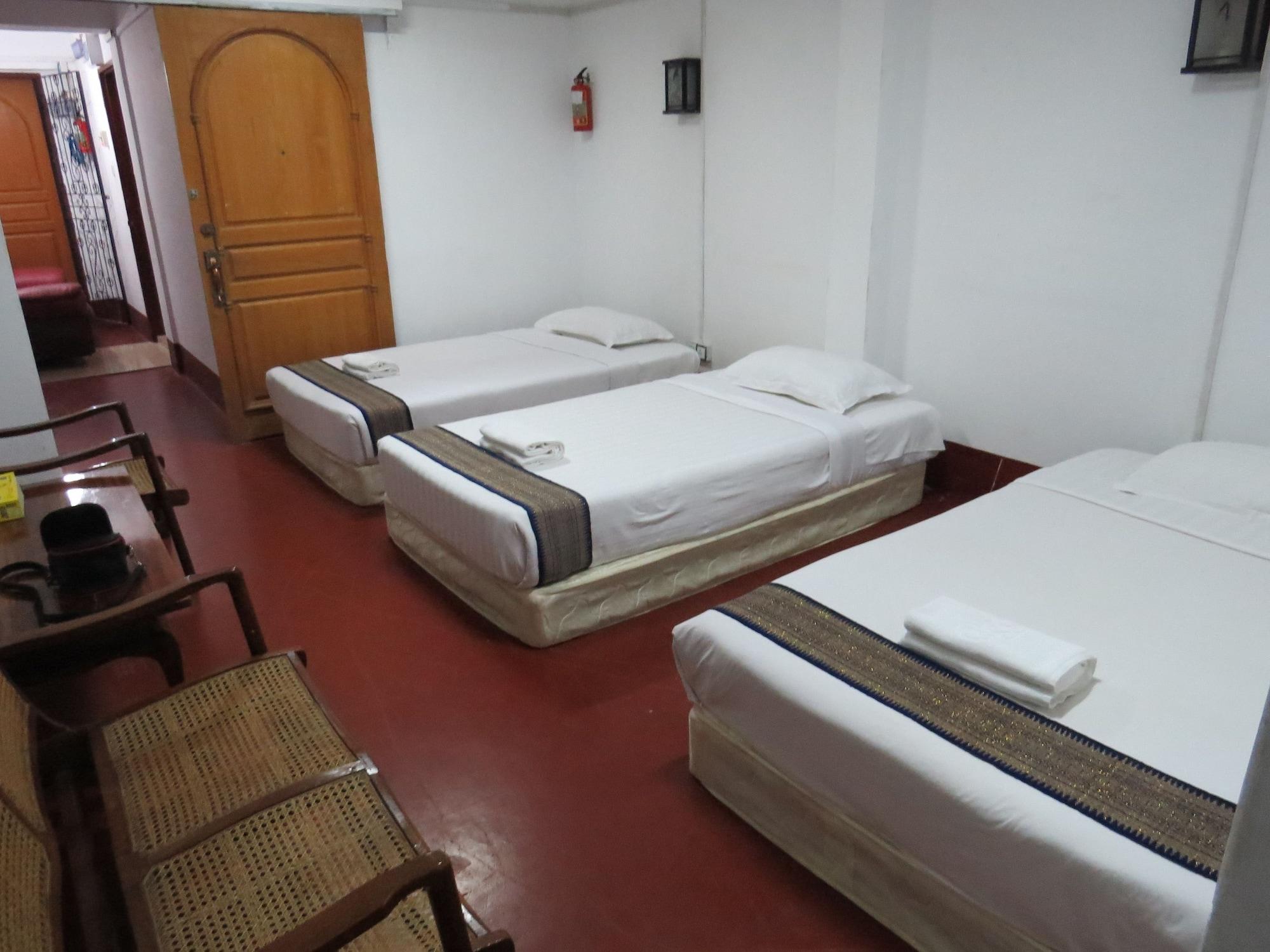 Agga Youth Hotel Янгон Экстерьер фото