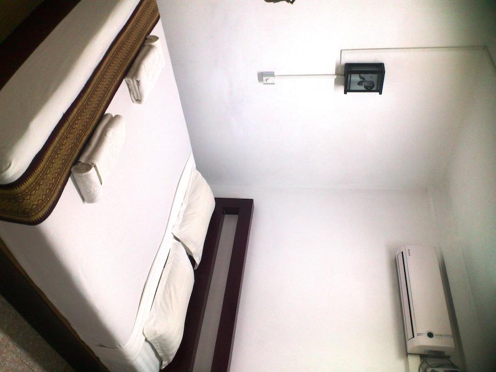 Agga Youth Hotel Янгон Экстерьер фото