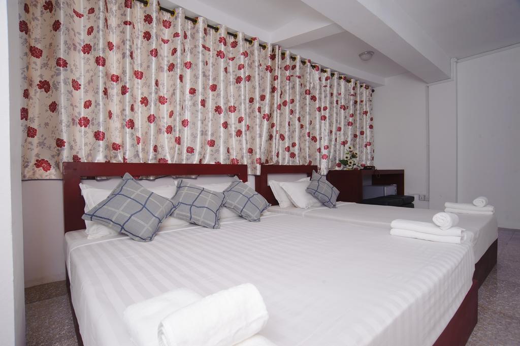 Agga Youth Hotel Янгон Номер фото