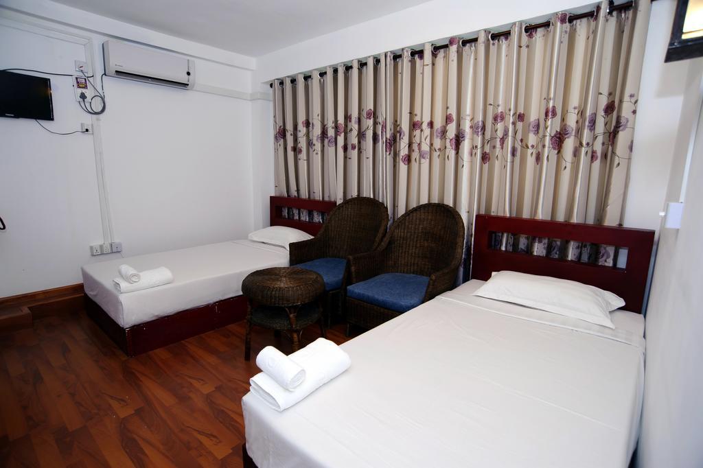 Agga Youth Hotel Янгон Экстерьер фото