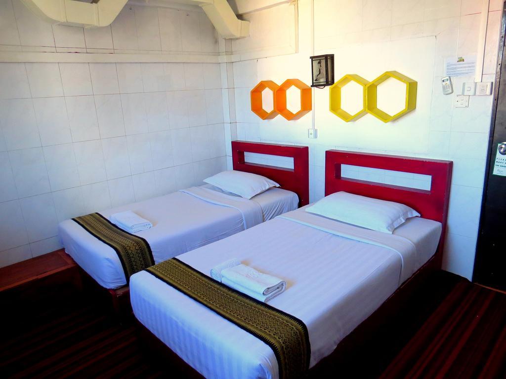 Agga Youth Hotel Янгон Экстерьер фото