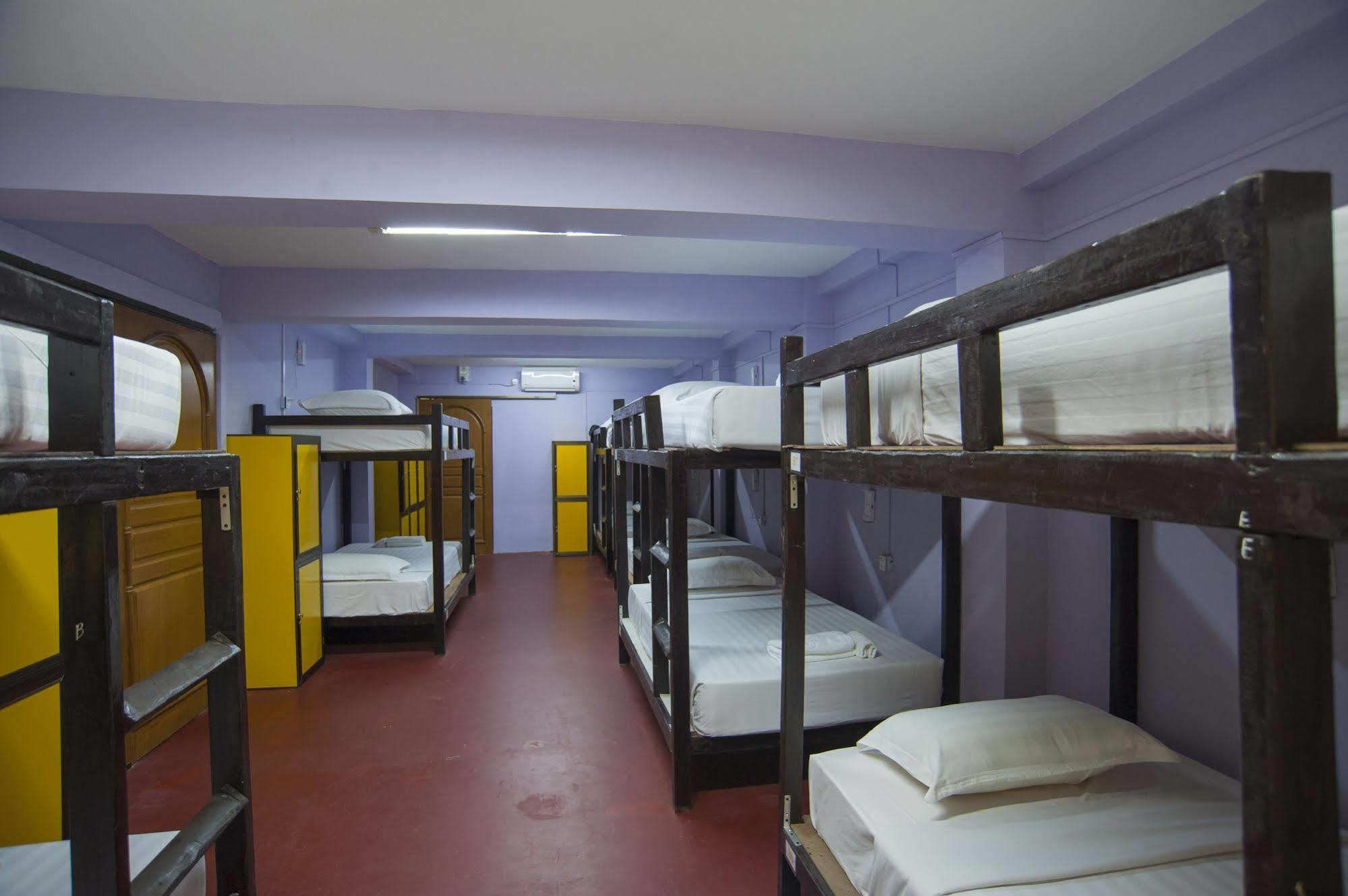 Agga Youth Hotel Янгон Экстерьер фото