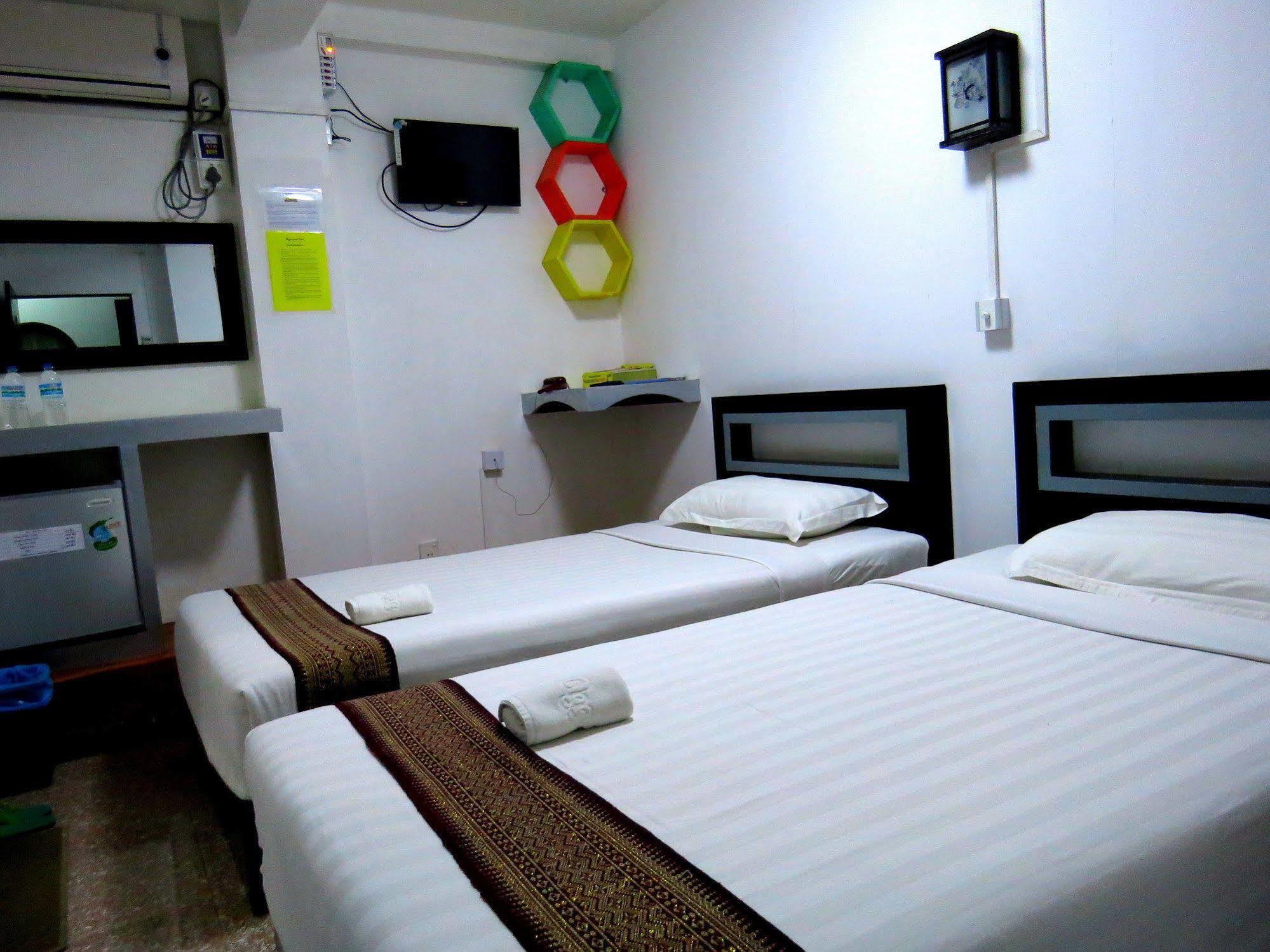 Agga Youth Hotel Янгон Экстерьер фото