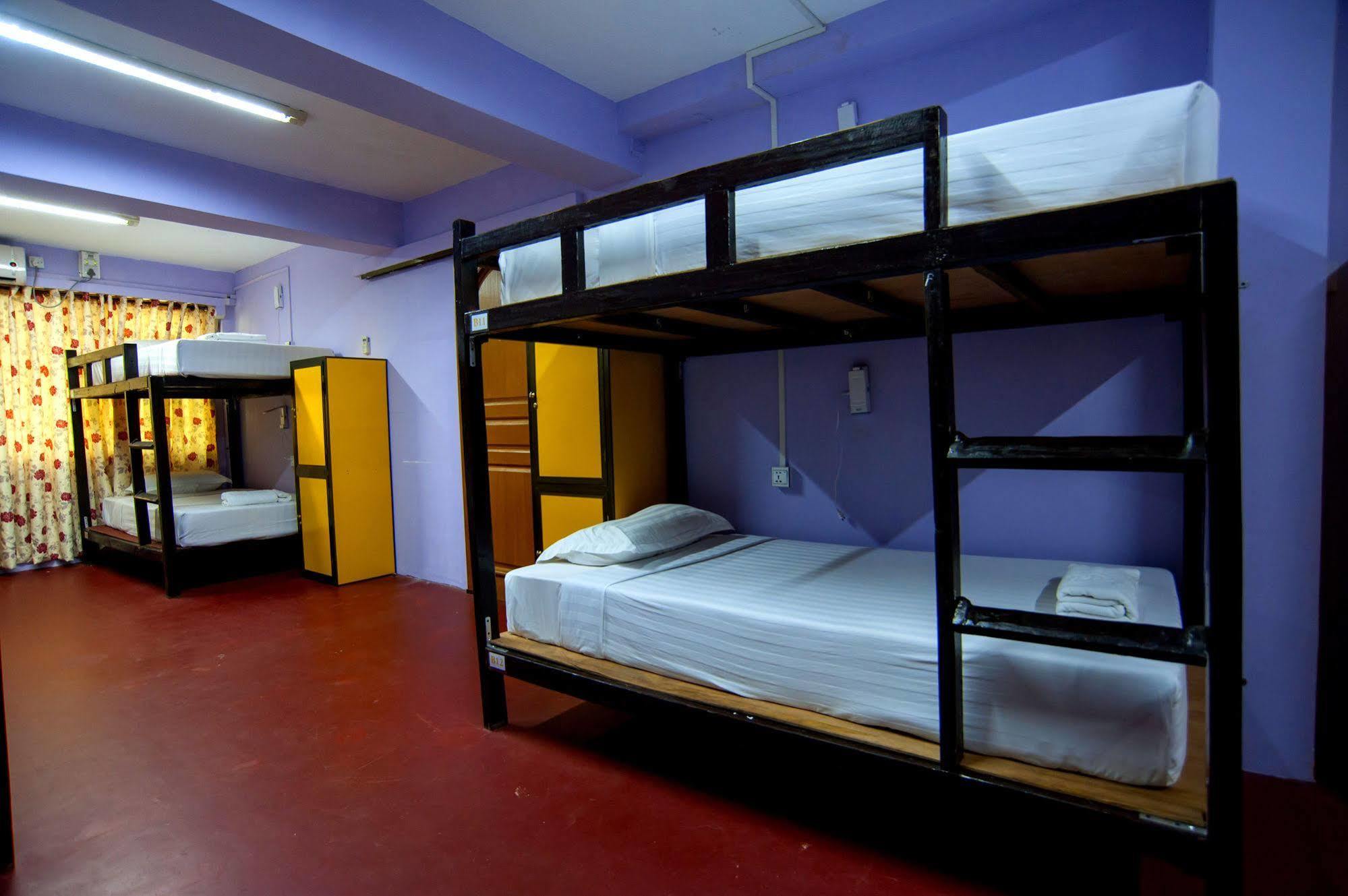 Agga Youth Hotel Янгон Экстерьер фото