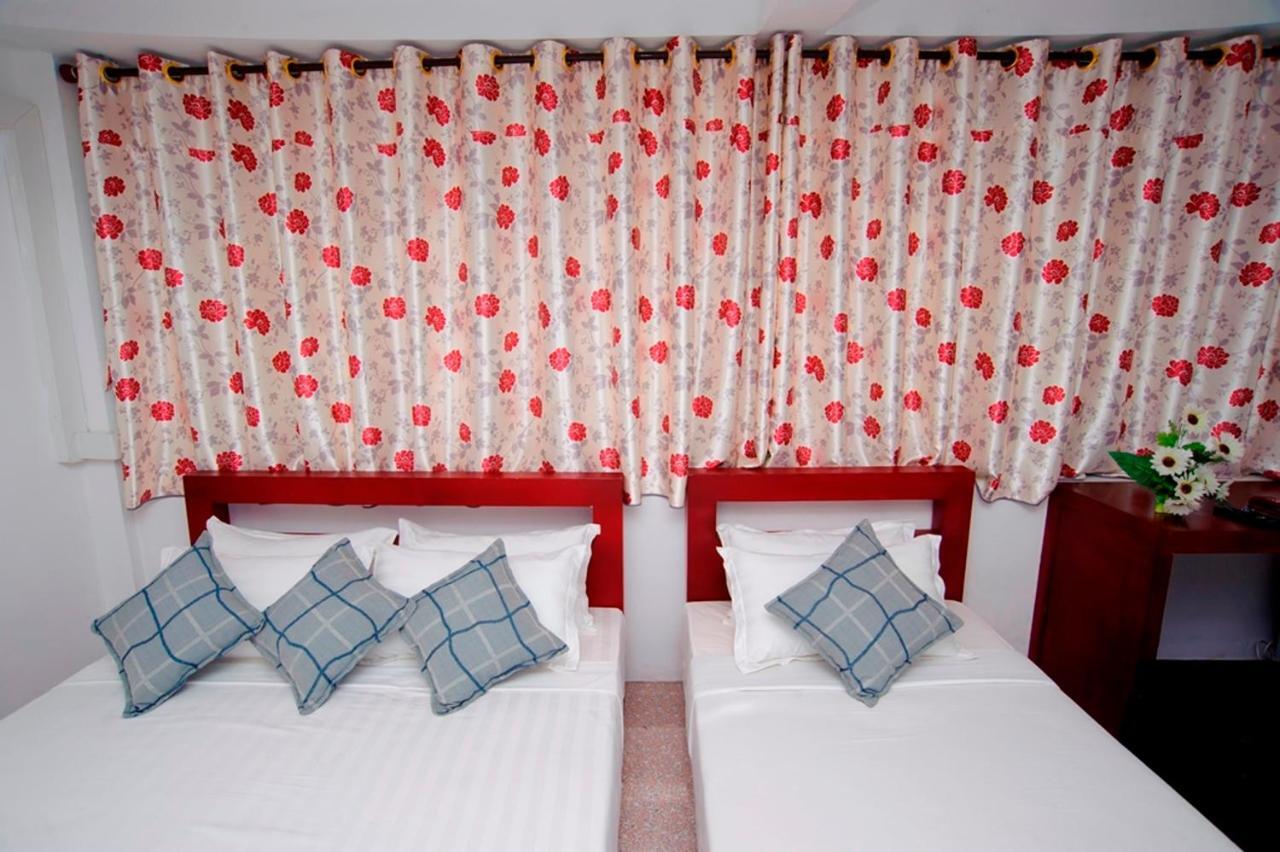 Agga Youth Hotel Янгон Экстерьер фото